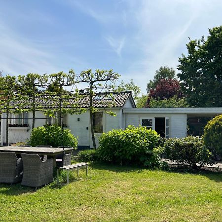 Tiny House In Tuin Van De Statige Villa Mariahof Дордрехт Екстериор снимка
