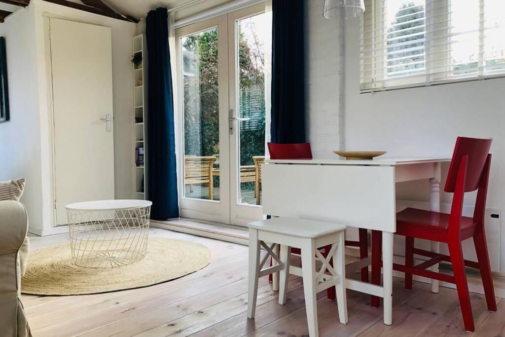 Tiny House In Tuin Van De Statige Villa Mariahof Дордрехт Екстериор снимка